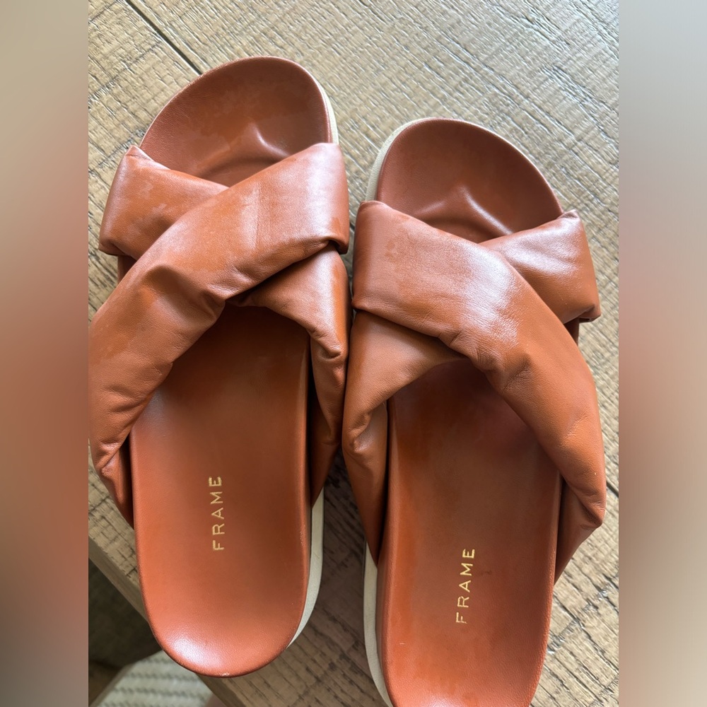 FRAME Le Playa Platform Slide Sandal in Tobacco - 9US/39EU
